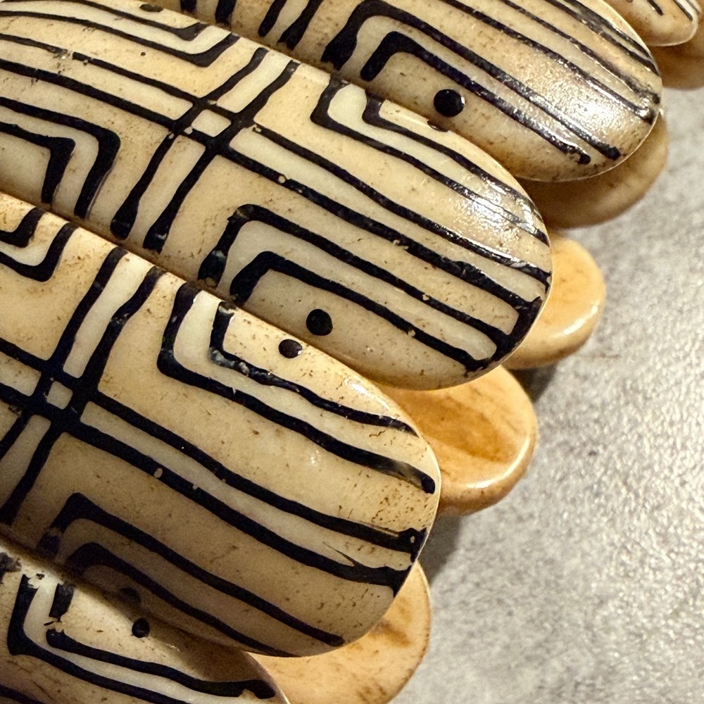 Vintage Carved Bovine Bone Panel Stretch Bracelet Black White Geometric Tribal - Picture 3 of 5